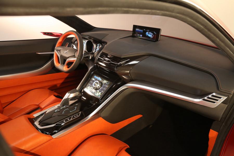  Mitsubishi Concept XR-PHEV II 2015 года  (фото 18 из 21)